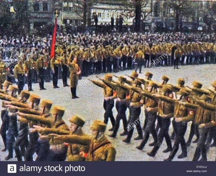 nazi-brownshirts-march-through-braunschweig-1932-dyexjj
